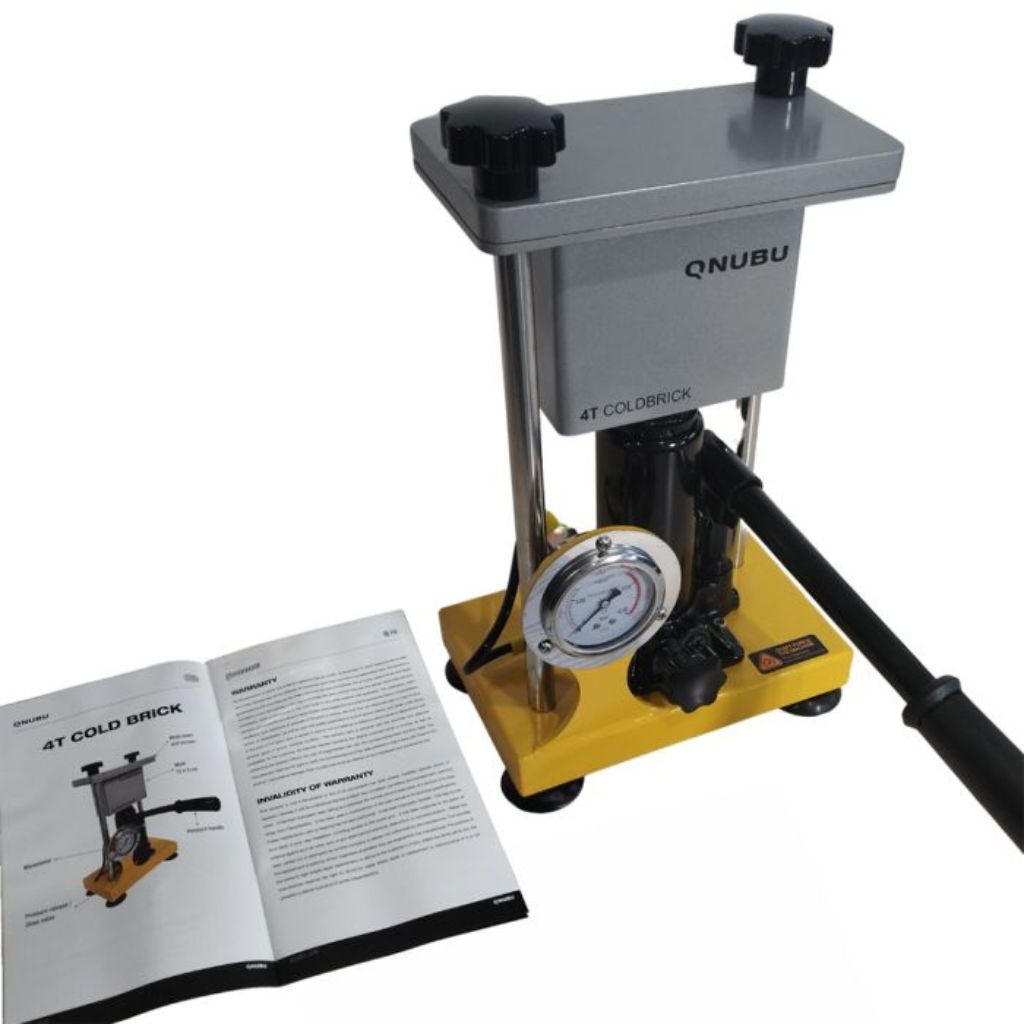 Presse Qnubu Cold Brick 4 Tonnen + Manometer (Form 6x12)